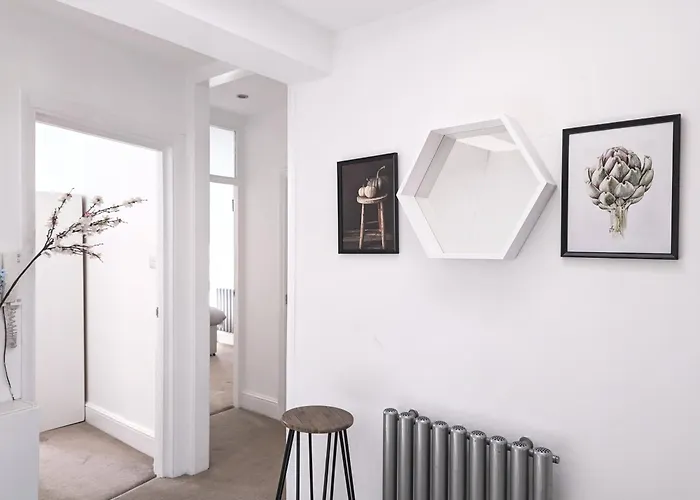 Hyde Park 3 Bedroom Flat